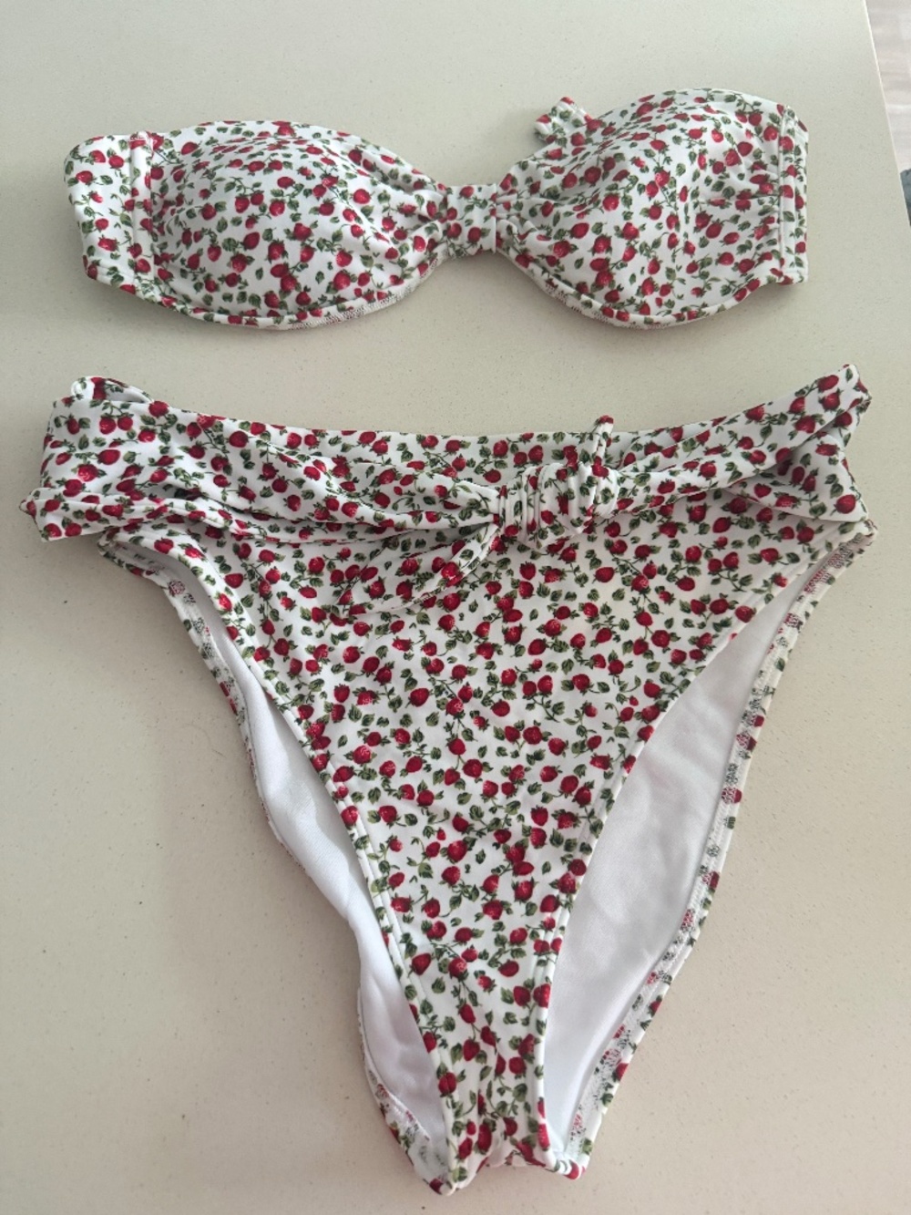 Never worn Abercrombie bikini strapless